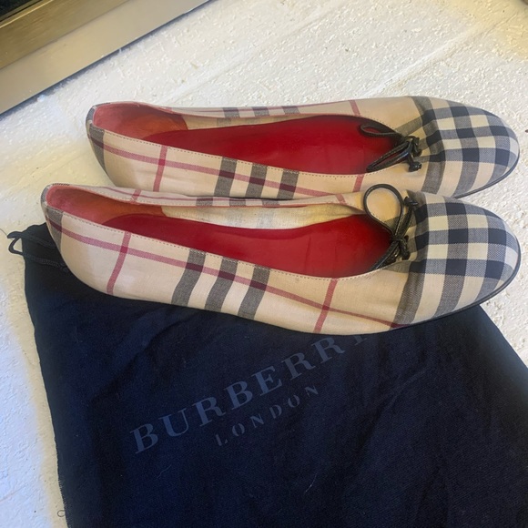 Gently used BURBERRY ballerina flats, in classic Burberry pattern. Size 37. - Picture 4 of 11